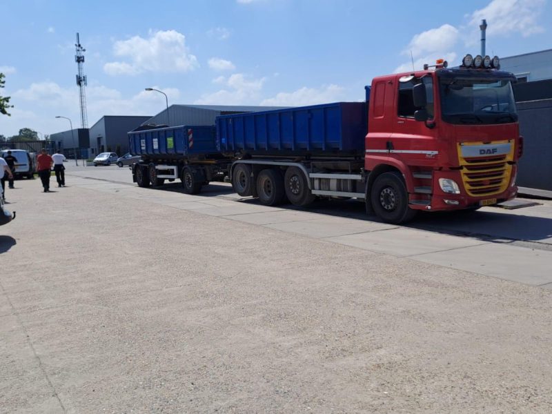 Transport: Rode DAF-vrachtwagen